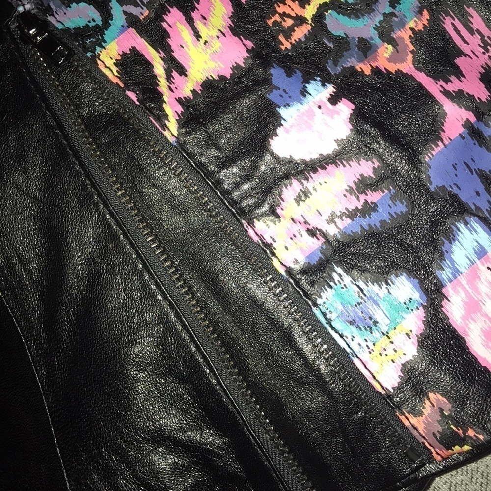 Donna-di-Eleganza Zip Front Printed Leather Jacket - Picture 12 of 12